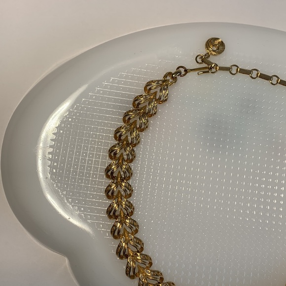 VTG LISNER Heart Choker Necklace Textured GoldTone Interlocking Hearts 12.5” - Picture 6 of 14